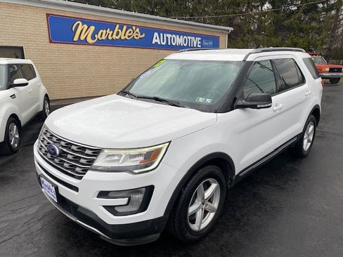 Used 2017 Ford Explorer 4WD XLT image 1