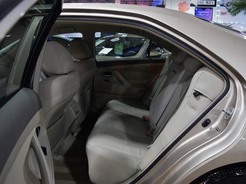 Used 2009 Toyota Camry LE image 17
