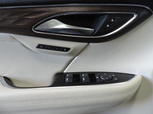 Used 2023 Buick Envision Avenir image 36