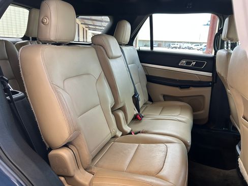 Used 2016 Ford Explorer FWD XLT image 15