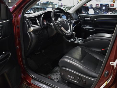 Used 2018 Toyota Highlander Limited image 16