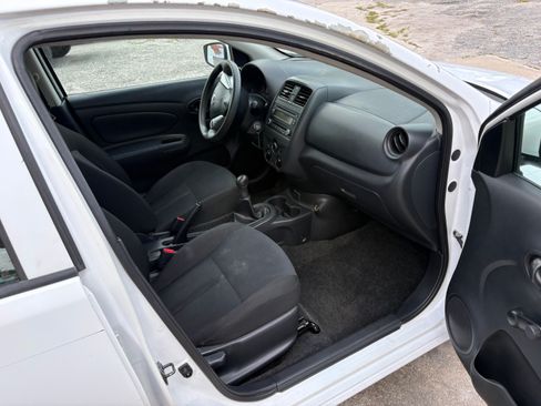 Used 2018 Nissan Versa Sedan FWD image 18