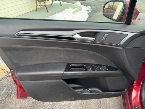 Used 2016 Ford Fusion SE image 9