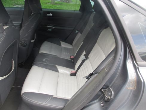 Used 2010 Volvo S40 T5 R-Design image 10