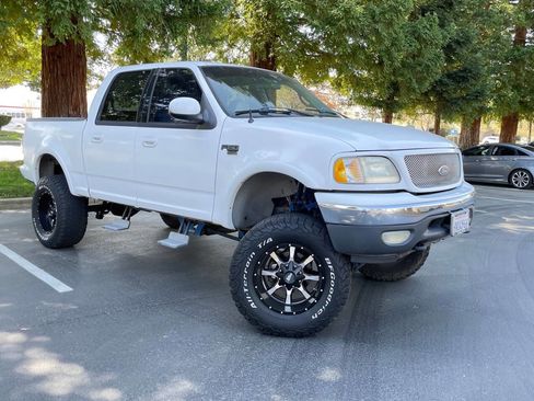 Used 2001 Ford F150 Lariat image 2