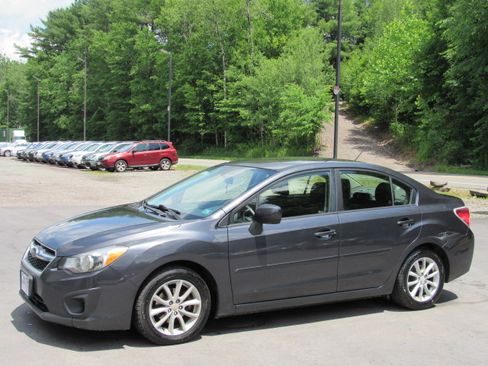 Used 2014 Subaru Impreza 2.0i Premium Sedan AWD/4WD image 2