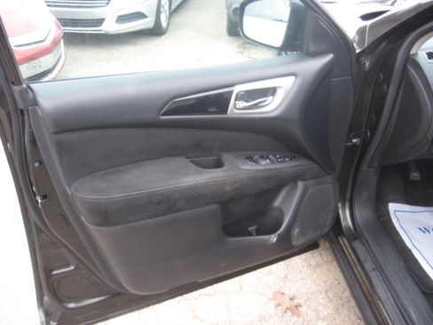 Used 2015 Nissan Pathfinder image 9