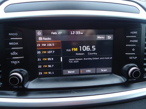 Used 2019 Kia Sorento LX image 15