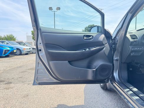 Used 2017 Nissan Leaf S image 26