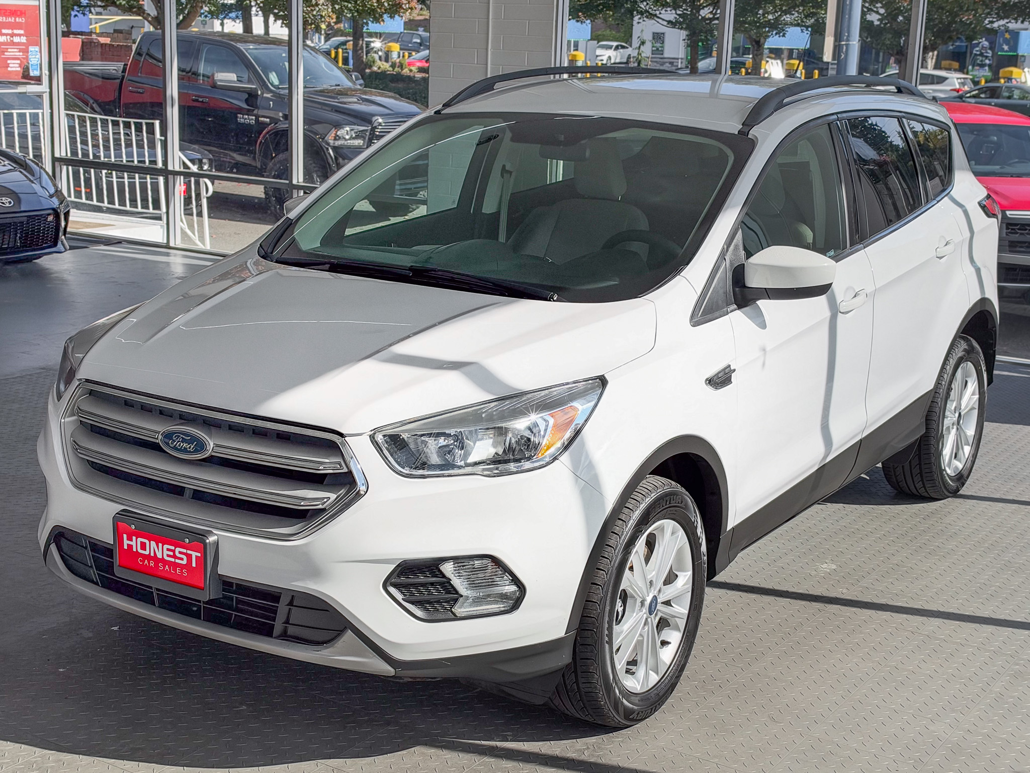 Used 2018 Ford Escape 4WD SE image 3