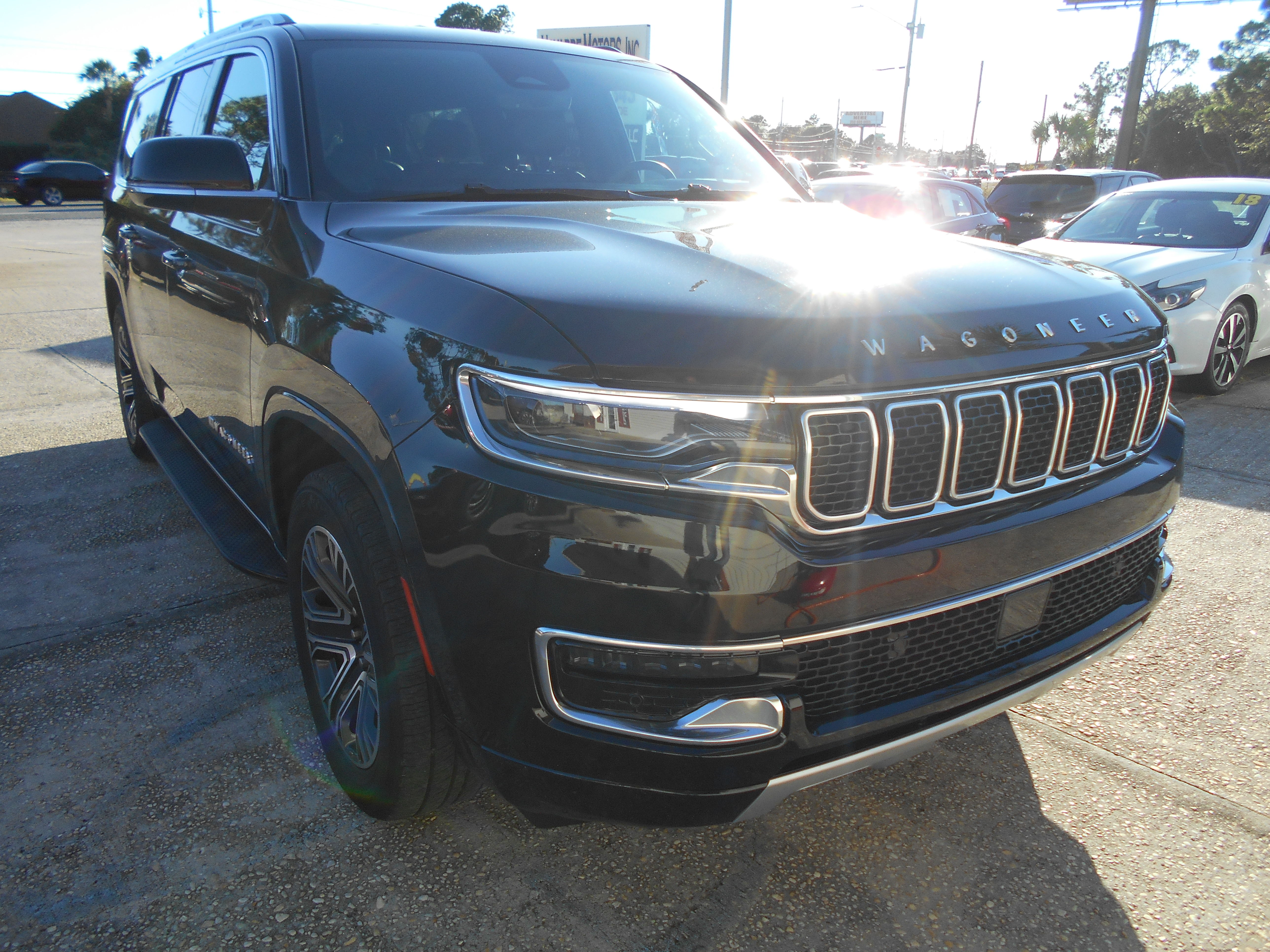 Used 2023 Jeep Wagoneer L Series II AWD/4WD image 2