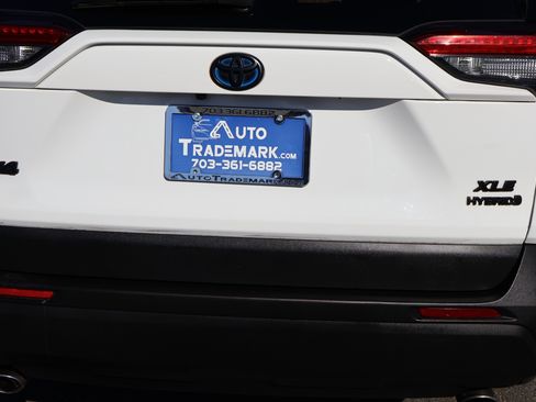 Used 2022 Toyota RAV4 XLE image 11