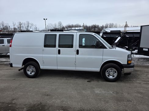 Used 2023 Chevrolet Express 2500 image 4