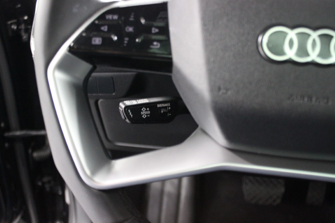 Used 2025 Audi Q4 e-tron Premium RWD image 30