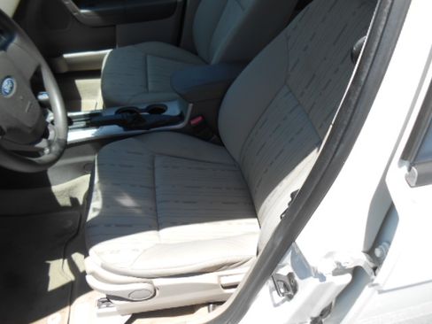 Used 2010 Ford Focus SE Sedan FWD image 10