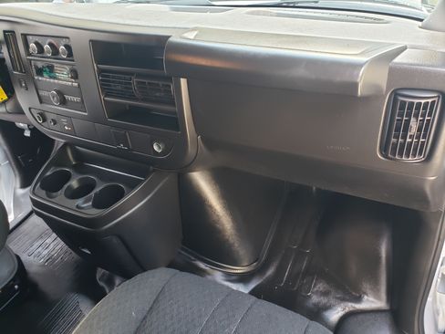 Used 2024 Chevrolet Express 2500 image 15