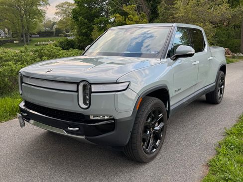 Used 2023 Rivian R1T AWD Adventure image 3