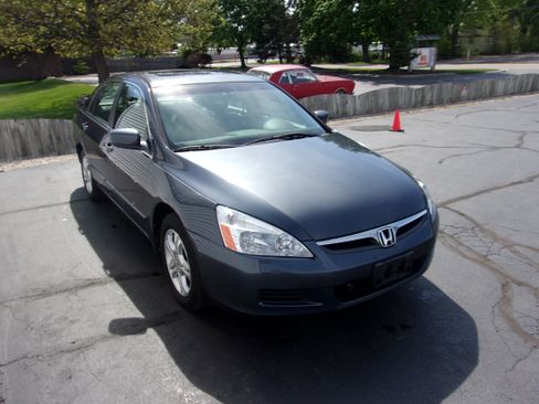 Used 2006 Honda Accord EX Sedan image 2