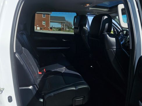 Used 2017 Toyota Tundra image 16