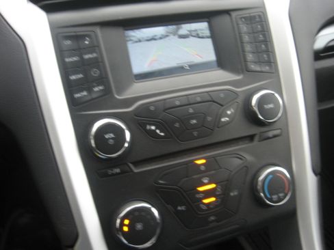 Used 2016 Ford Fusion SE image 10