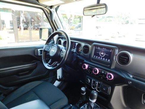 Used 2021 Jeep Gladiator Willys AWD/4WD image 20
