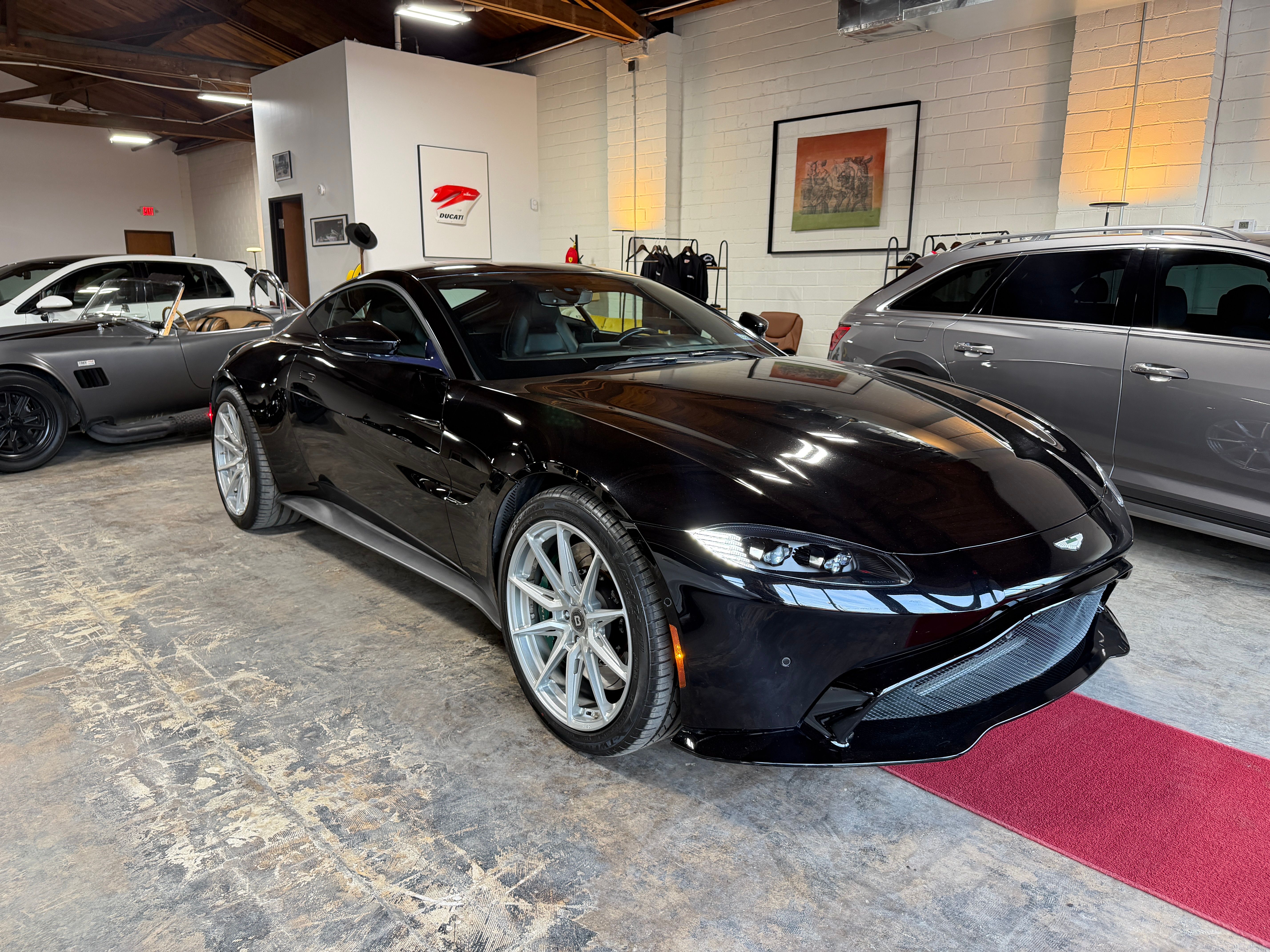 Used 2020 Aston Martin V8 Vantage Coupe RWD image 8