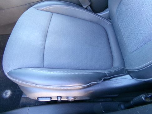 Used 2022 Buick Encore GX Select image 9