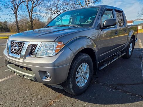 Used 2021 Nissan Frontier SV image 3