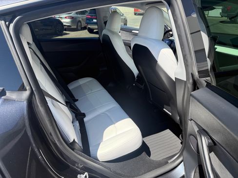 Used 2024 Tesla Model Y Performance image 14