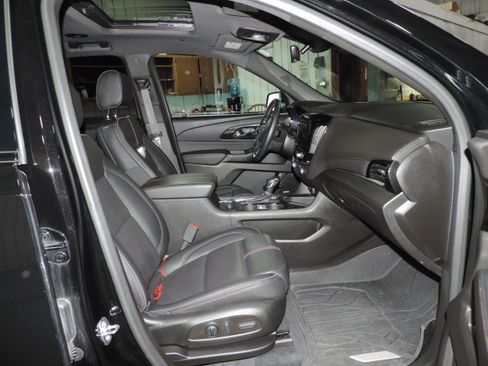 Used 2023 Chevrolet Traverse RS image 22