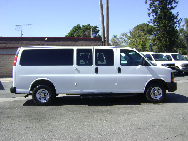 Used 2015 Chevrolet Express 3500 LS Extended Passenger RWD image 2