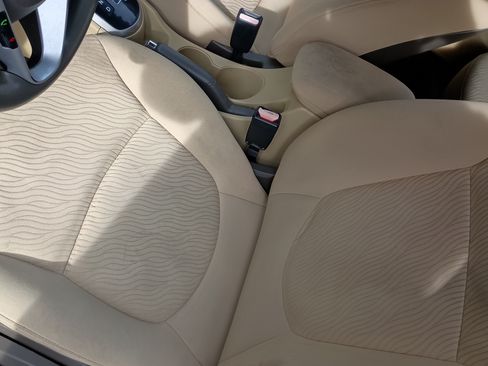 Used 2012 Hyundai Accent GLS image 8