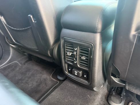 Used 2011 Jeep Grand Cherokee Limited image 6