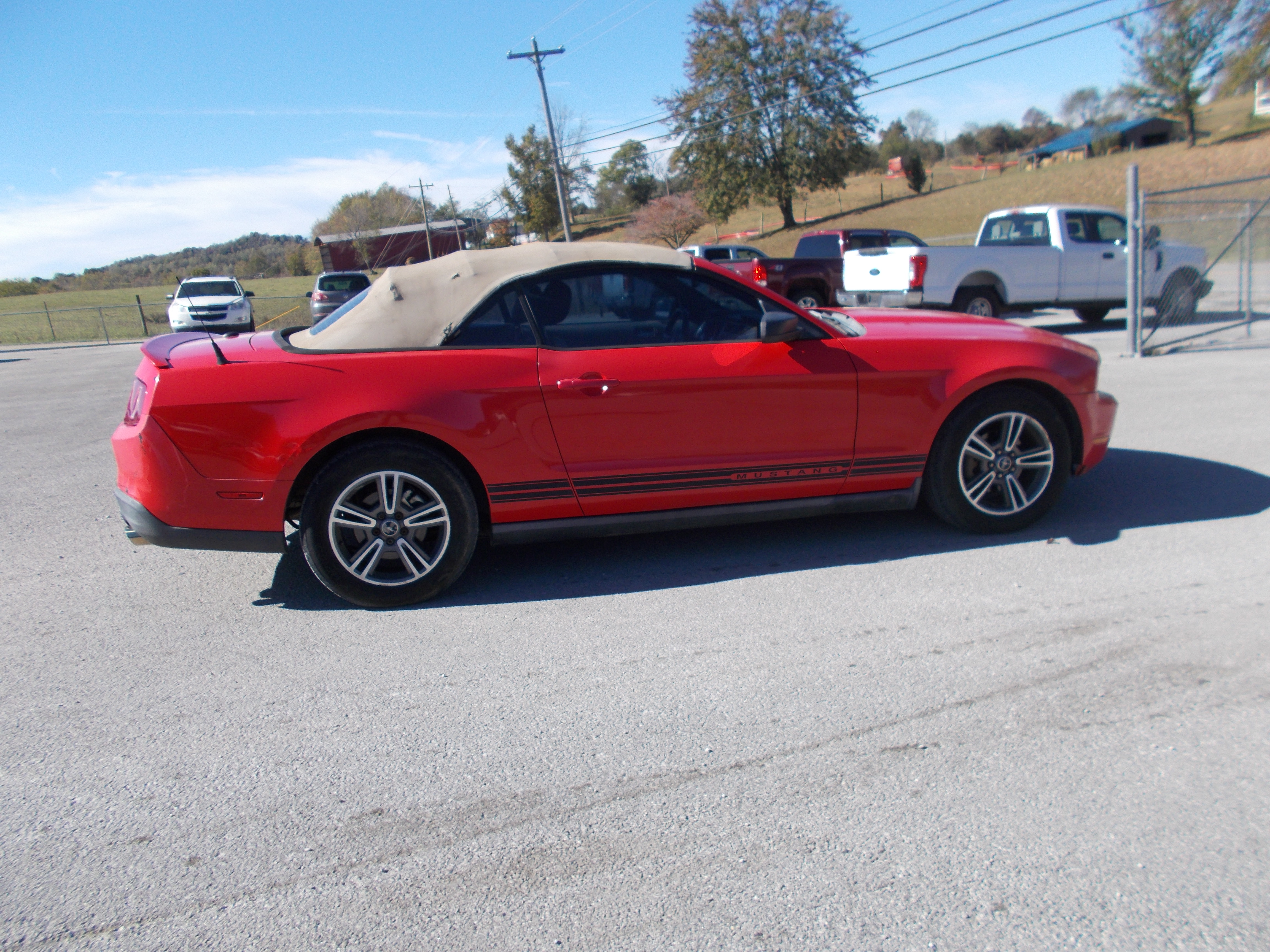 Used 2010 Ford Mustang Convertible RWD image 4
