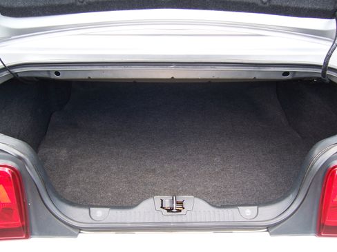 Used 2011 Ford Mustang GT Premium image 19