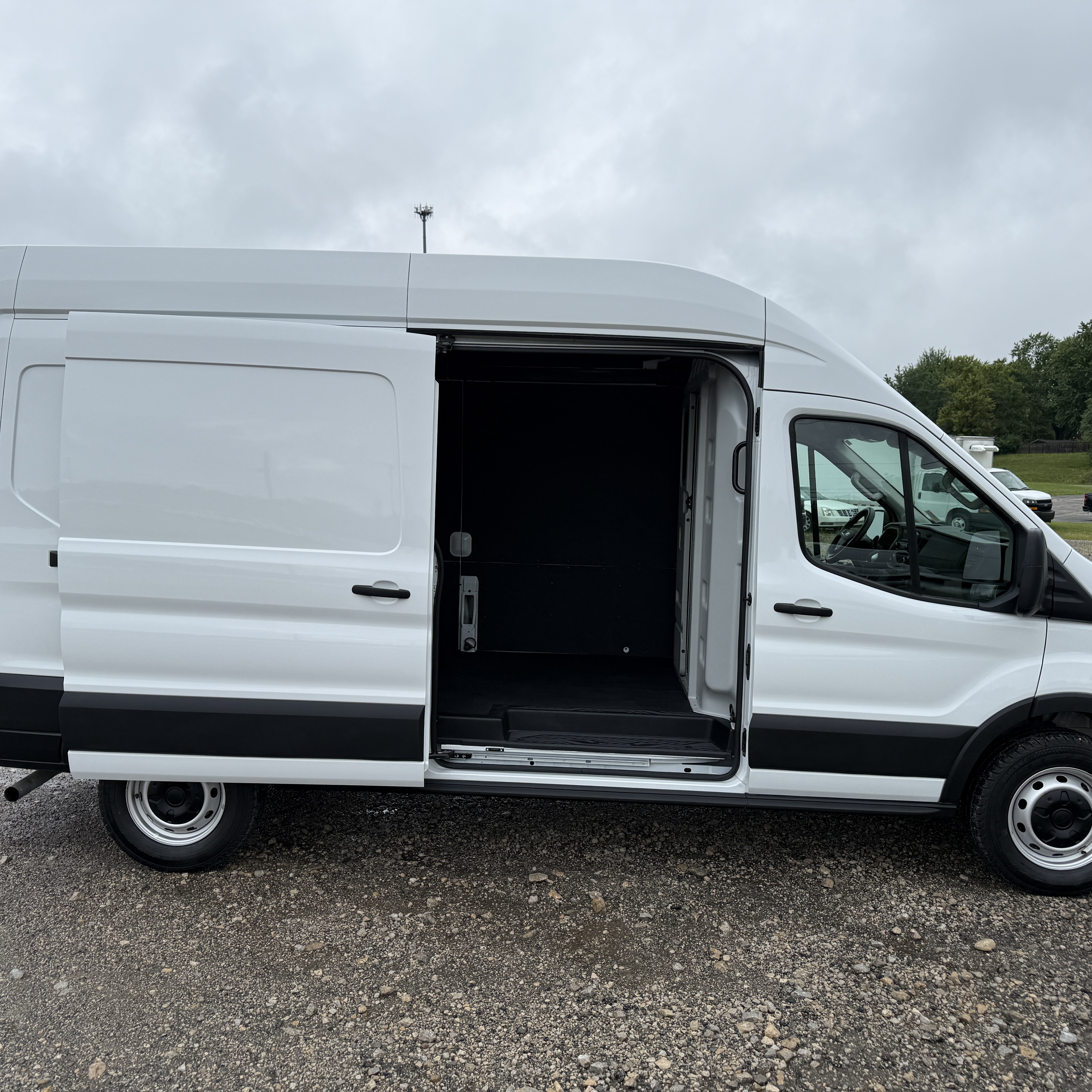 Used 2025 Ford Transit 250 148 High Roof RWD image 4