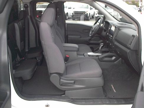 Used 2024 Nissan Frontier S RWD image 14