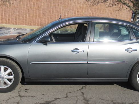 Used 2005 Buick LaCrosse CX image 4