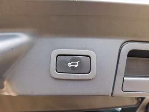 Used 2020 Land Rover Range Rover Velar R-Dynamic S AWD/4WD image 7