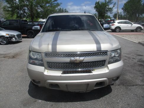 Used 2009 Chevrolet Suburban LTZ image 4