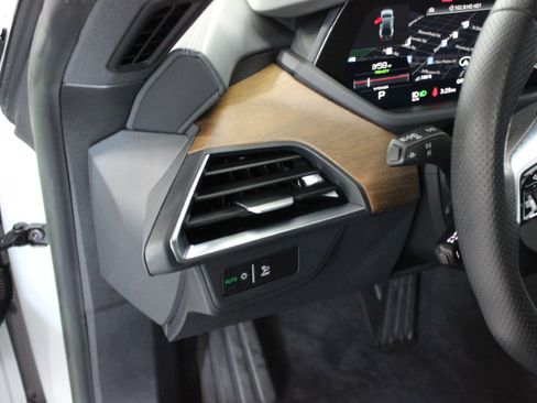 Used 2023 Audi e-tron GT Premium Plus image 17