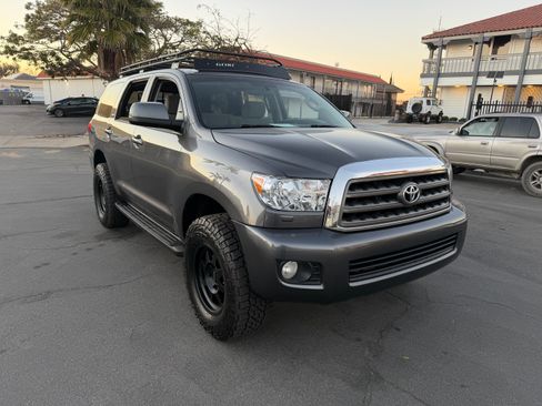 Used 2017 Toyota Sequoia SR5 image 20