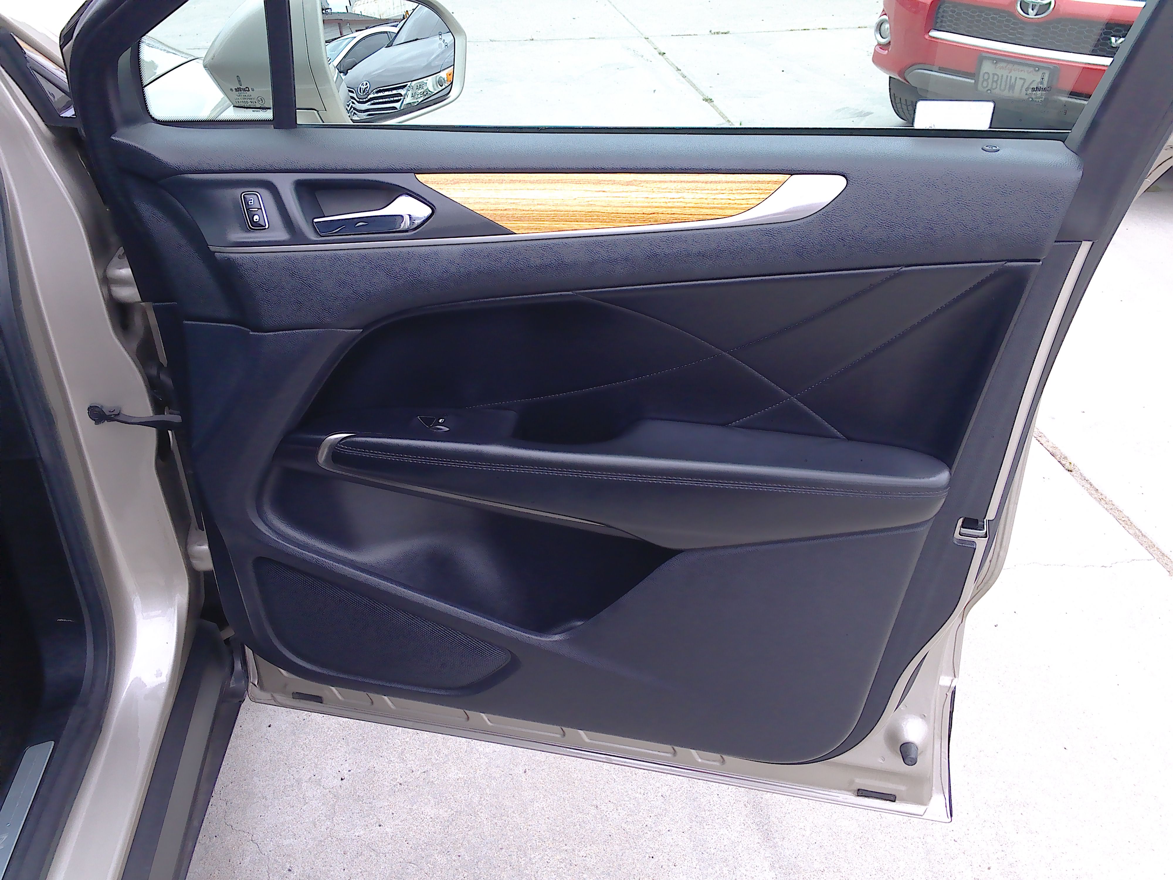 Used 2015 Lincoln MKC FWD image 11