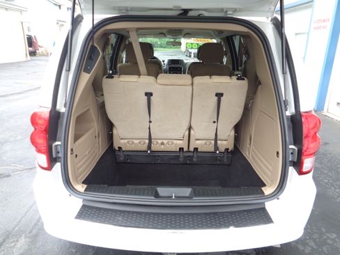 Used 2014 Dodge Grand Caravan SXT image 10