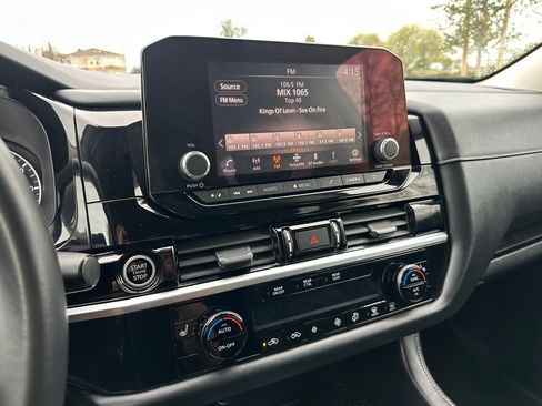 Used 2022 Nissan Pathfinder SV image 12