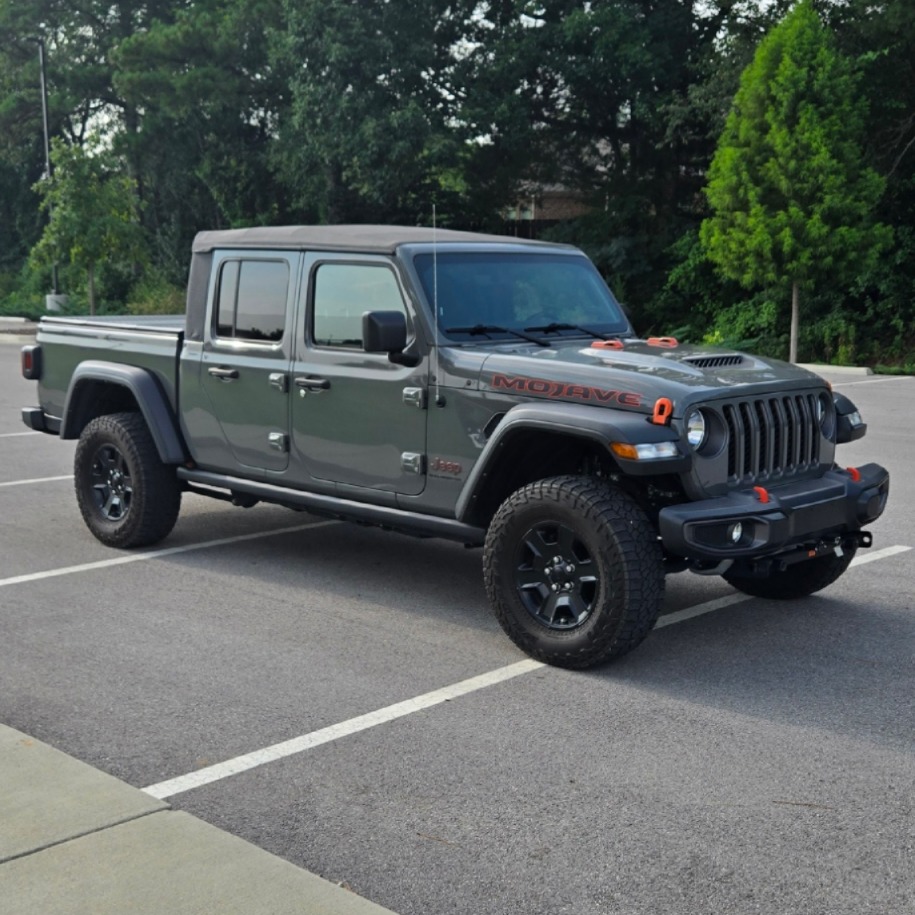 Used 2023 Jeep Gladiator Mojave AWD/4WD image 10