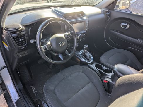Used 2018 Kia Soul + image 5