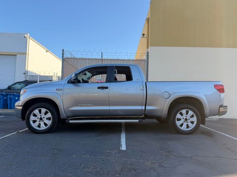 Used 2011 Toyota Tundra 4x4 Double Cab image 2