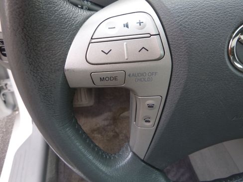 Used 2011 Toyota Camry XLE image 20