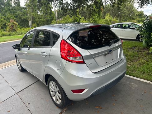 Used 2011 Ford Fiesta SE image 3